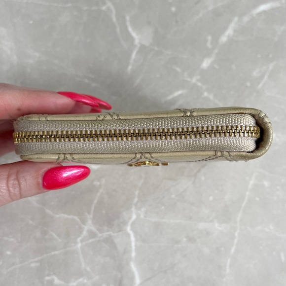 Bally Cassy Cecyle Lock Quilted Leather Zippy Compact Wallet - Picture 7 of 17